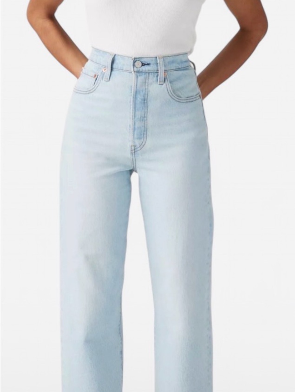 Levi's High-Rise Straight Jeans in Light Blue Wash 🤍